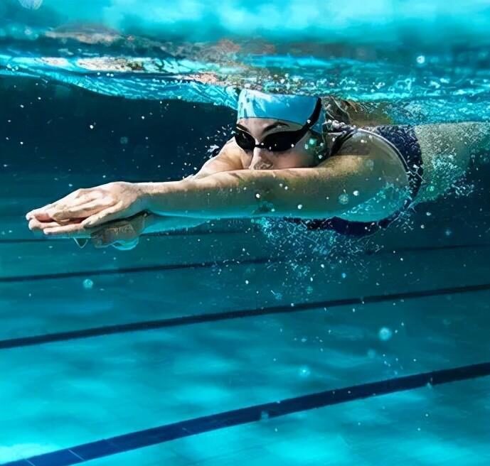 图片[1]-怎样游泳最减肥？（游泳的减肥效果）-瑷珂憬転