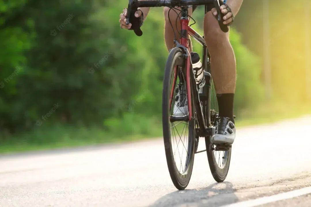 图片[1]-骑行公路自行车如何变速详解，（变速自行车新手入门教程）-瑷珂憬転
